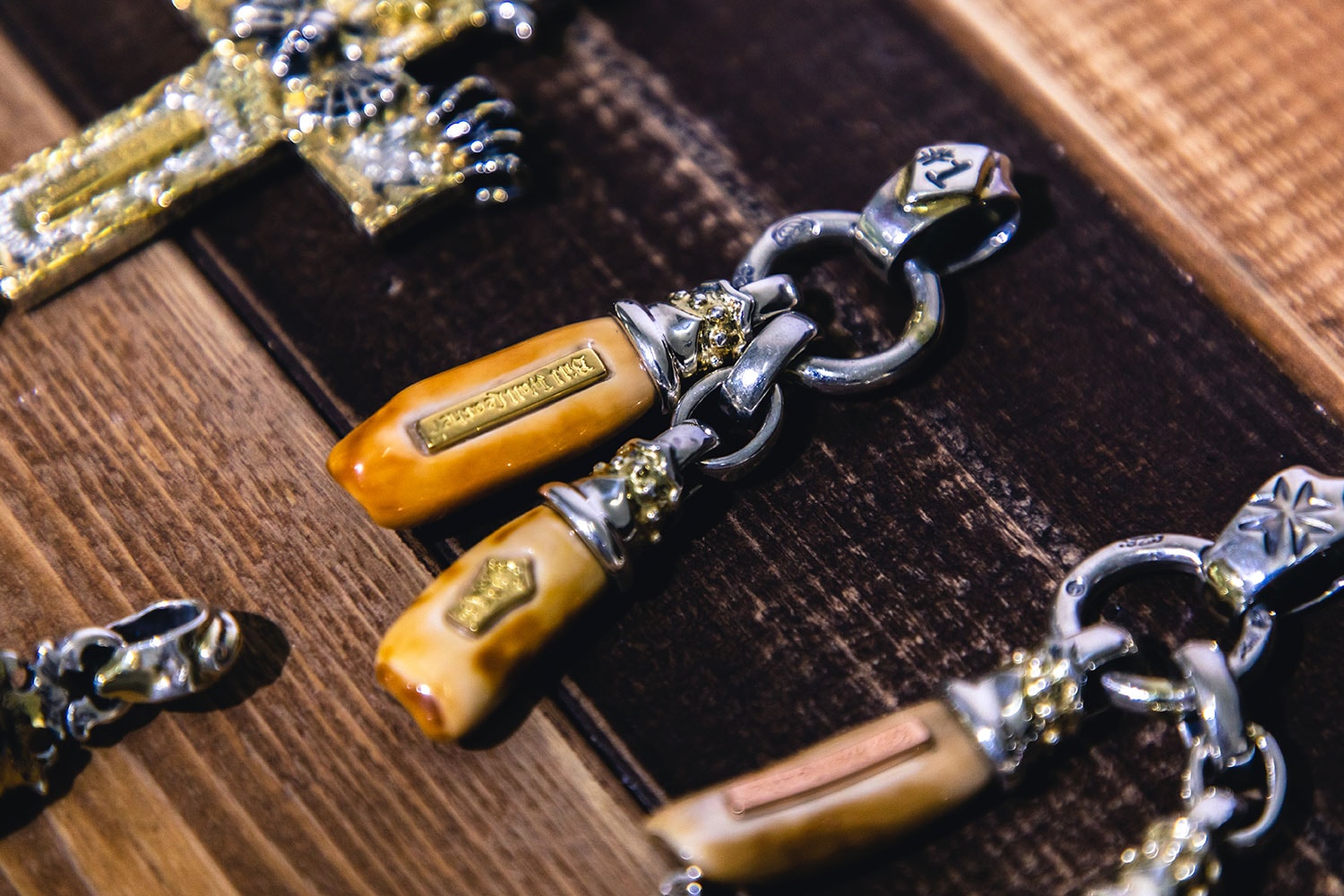 Bill Wall Leather Silver Jewelry Interview skulls vinavast Malibu silversmith Hong Kong Skulls Gold Diamond Smiley Face Silver 925 accessories rings bracelets bangles earrings