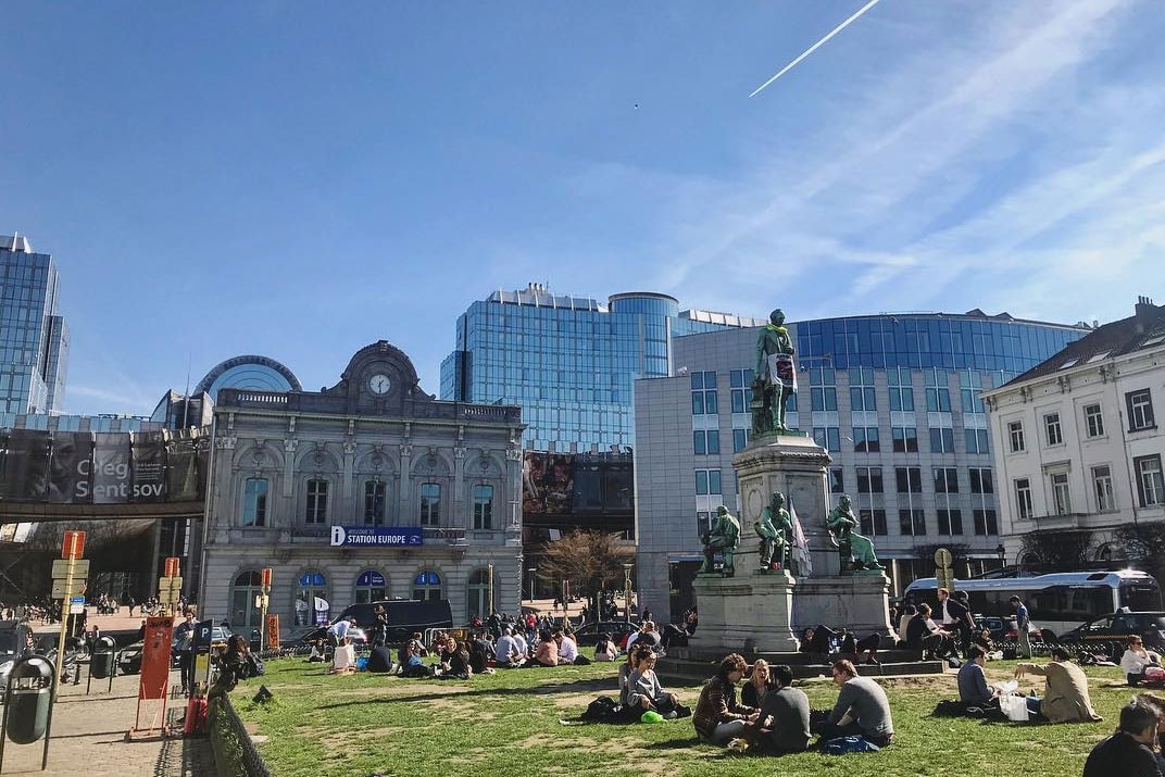 City Guide to Brussels: Things to Do travel europe beer fries frites waffles grand place Manneken-Pis tintin smurft