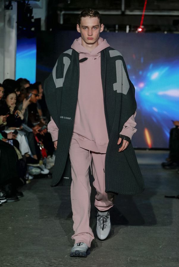 C2H4 Spring/Summer 2020 SS20 London Fashion Week Men's LFWM runways los angeles