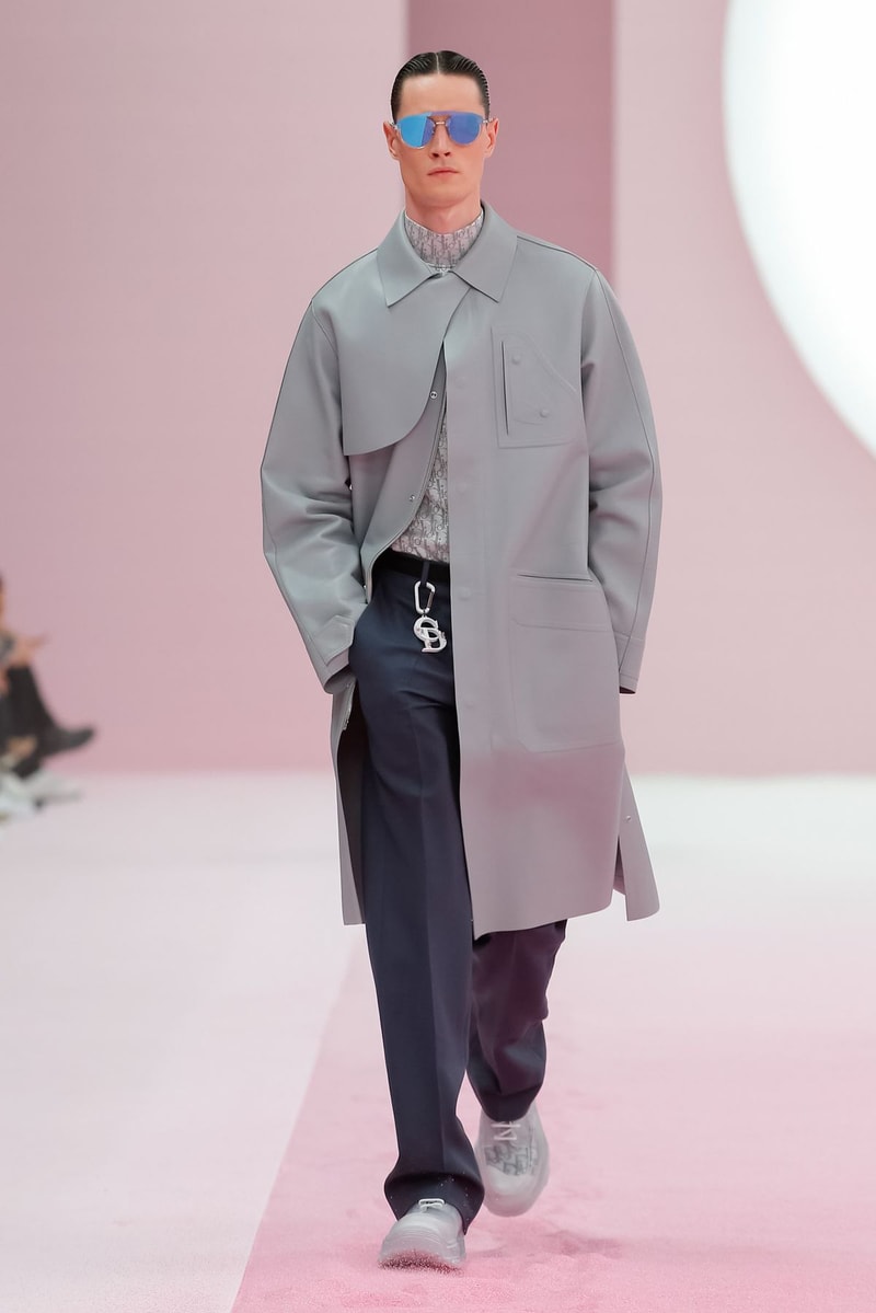 Dior Spring/Summer 2020 Runway Collection at PFW paris fashion week mens ss20 kim jones daniel arsham artist collaboration alyx studio matthew m william yoon jewelry backstage closer look menswear