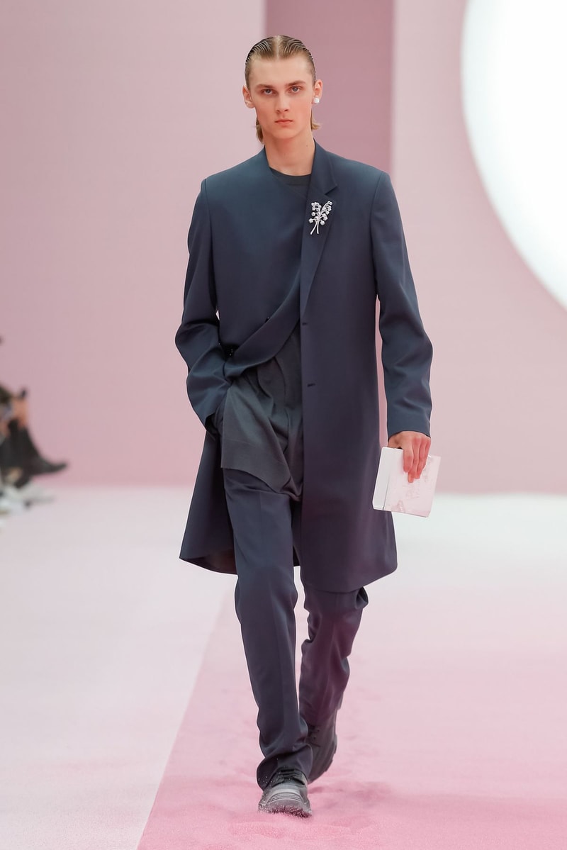 Dior Spring/Summer 2020 Runway Collection at PFW paris fashion week mens ss20 kim jones daniel arsham artist collaboration alyx studio matthew m william yoon jewelry backstage closer look menswear