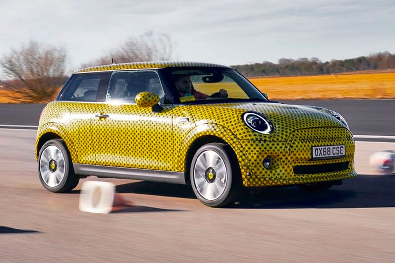 The New All-Electric MINI Cooper SE Can Tow a 150 Ton Boeing Freighter