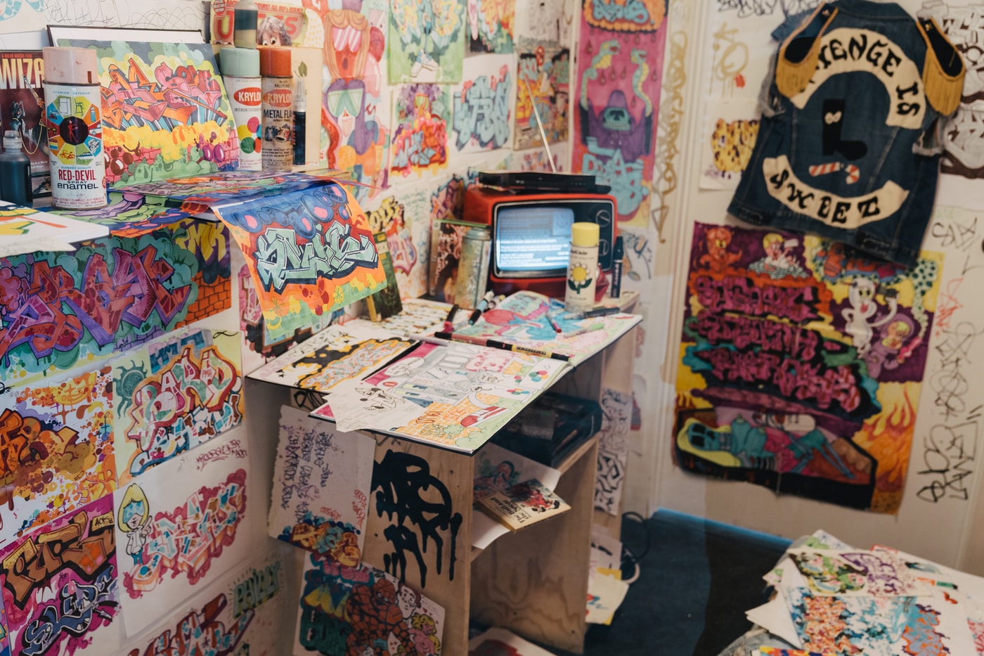 beyond the streets new york recap exhibition artists artworks graffiti street art roger gastman rosie perez shepard fairey takashi murakami madsaki futura installations sculptures