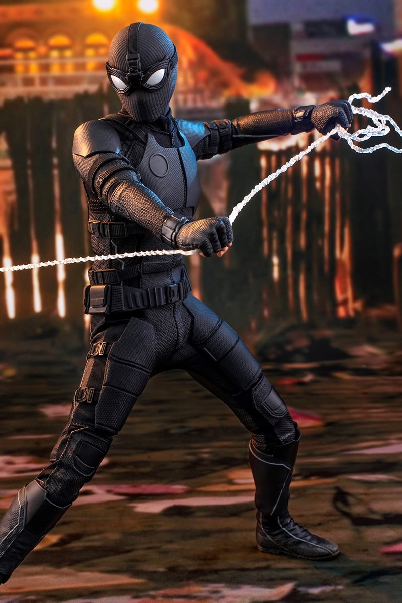 Hot Toys  Spider Man Stealth Suit far from home marvel studios cinematic universe disney avengers tom holland peter parker 1 6th collectible figure 
