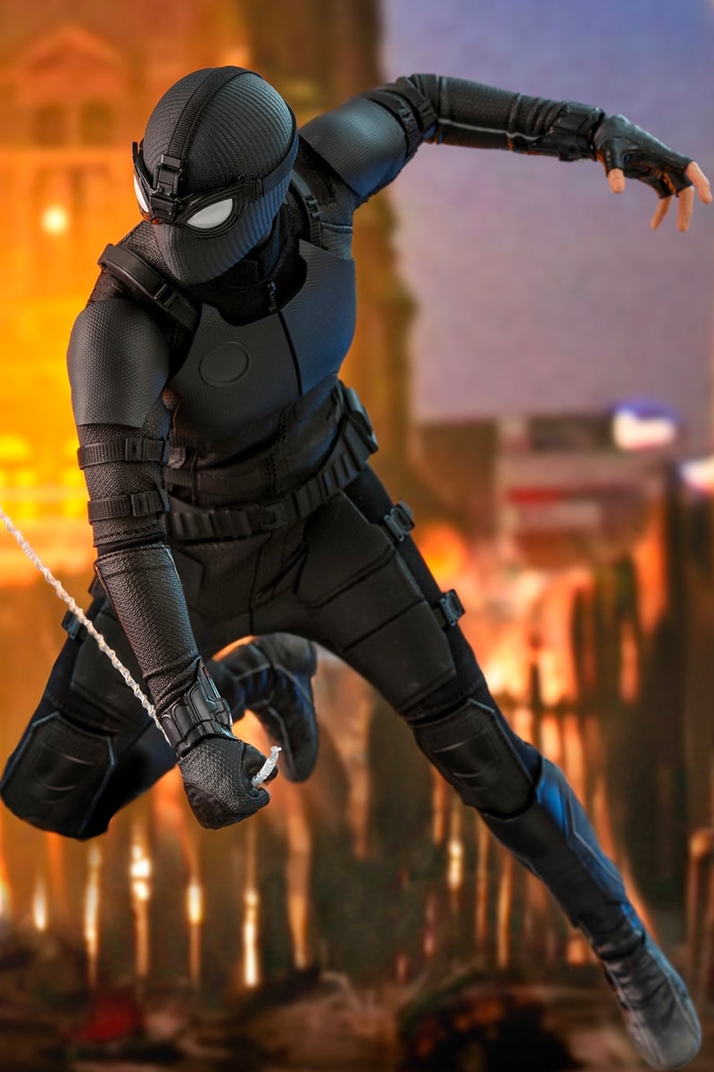 Hot Toys  Spider Man Stealth Suit far from home marvel studios cinematic universe disney avengers tom holland peter parker 1 6th collectible figure 