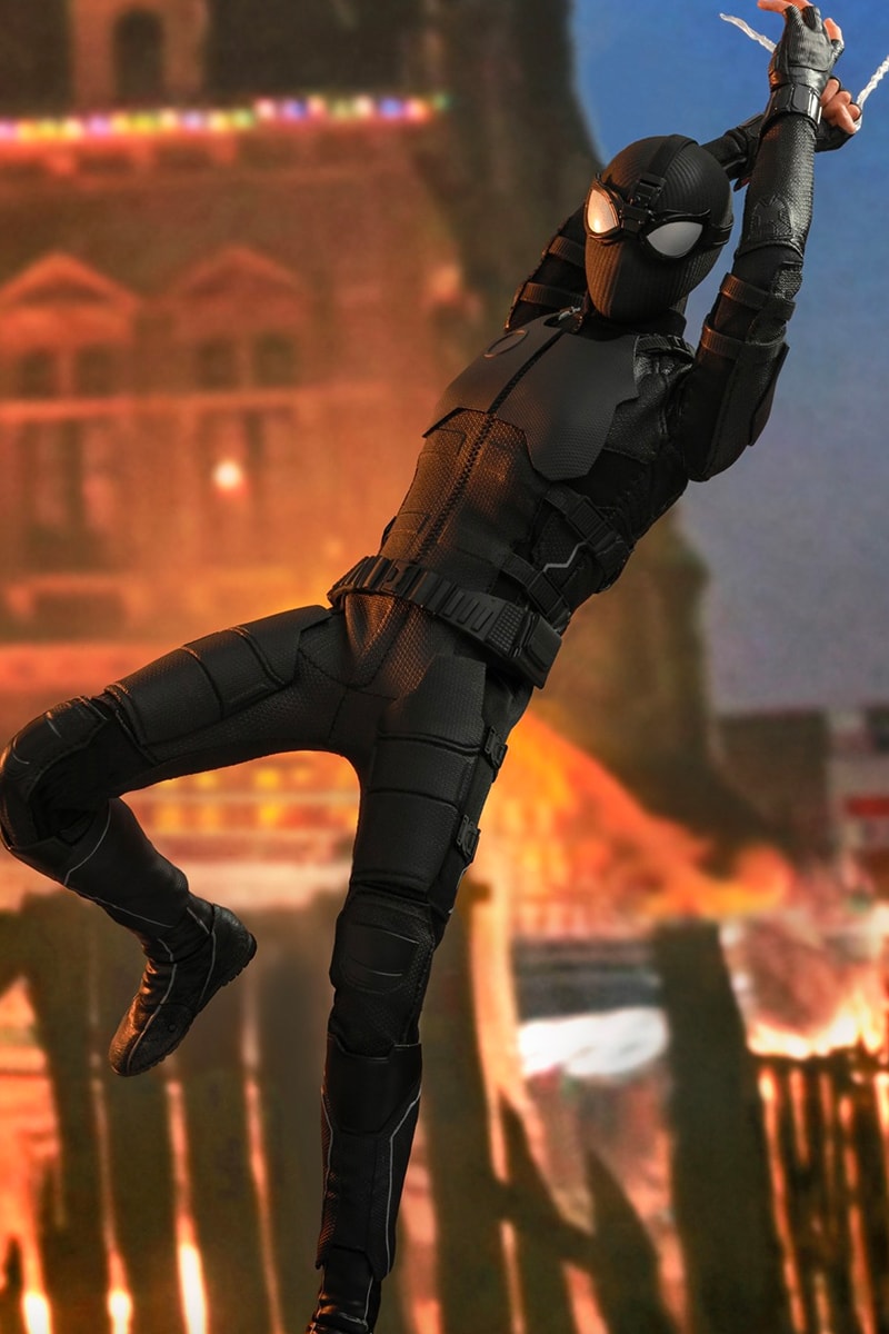 Hot Toys  Spider Man Stealth Suit far from home marvel studios cinematic universe disney avengers tom holland peter parker 1 6th collectible figure 
