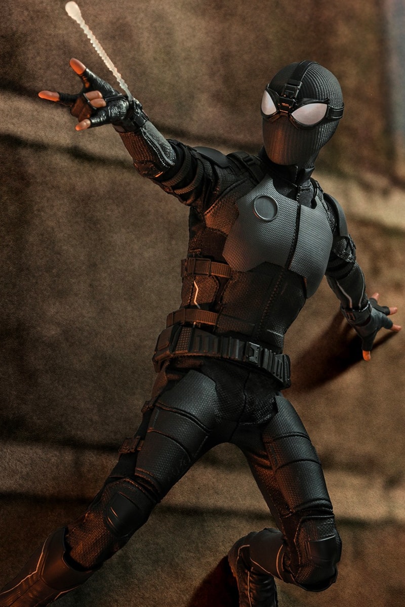 Hot Toys  Spider Man Stealth Suit far from home marvel studios cinematic universe disney avengers tom holland peter parker 1 6th collectible figure 