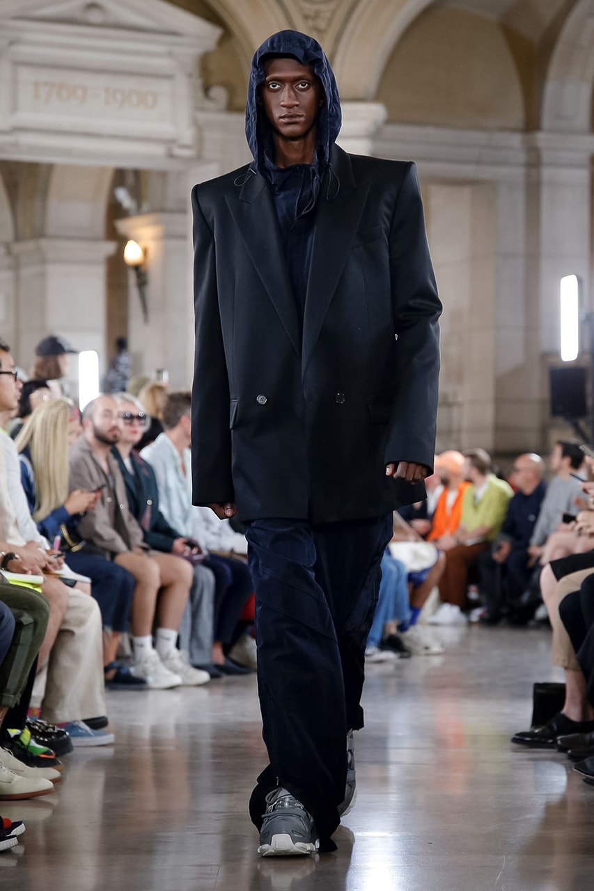 JUUN. J Paris Fashion Week Men's 2020 Spring/Summer 2020 Runway Presentation Men's Women's Collection Closer Look Images Shots Leather Technical Gothic Future Military Inspired Outerwear