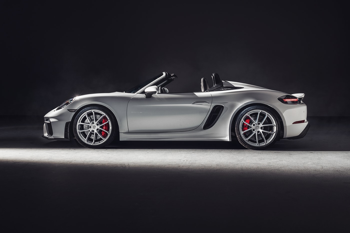 Porsche 718 Cayman GT4 and Spyder Release Info luxury sportscar cars racing motorsport german engineering 