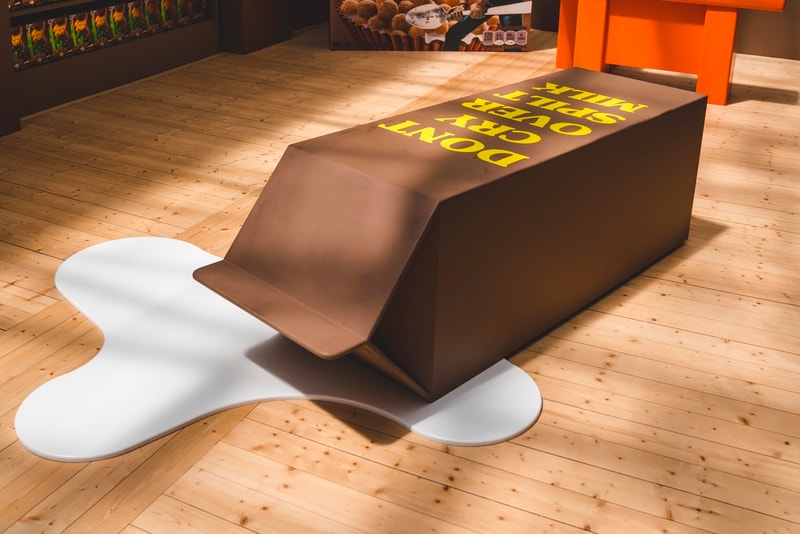 Travis Scott Reese's Puffs Cereal Paris Pop-Up Look Inside Special Boxes Spoon Bowl T shirt Hoodie General