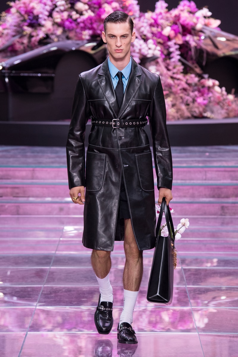 versace mens spring summer 2020 fashion runway show milan fashion week 