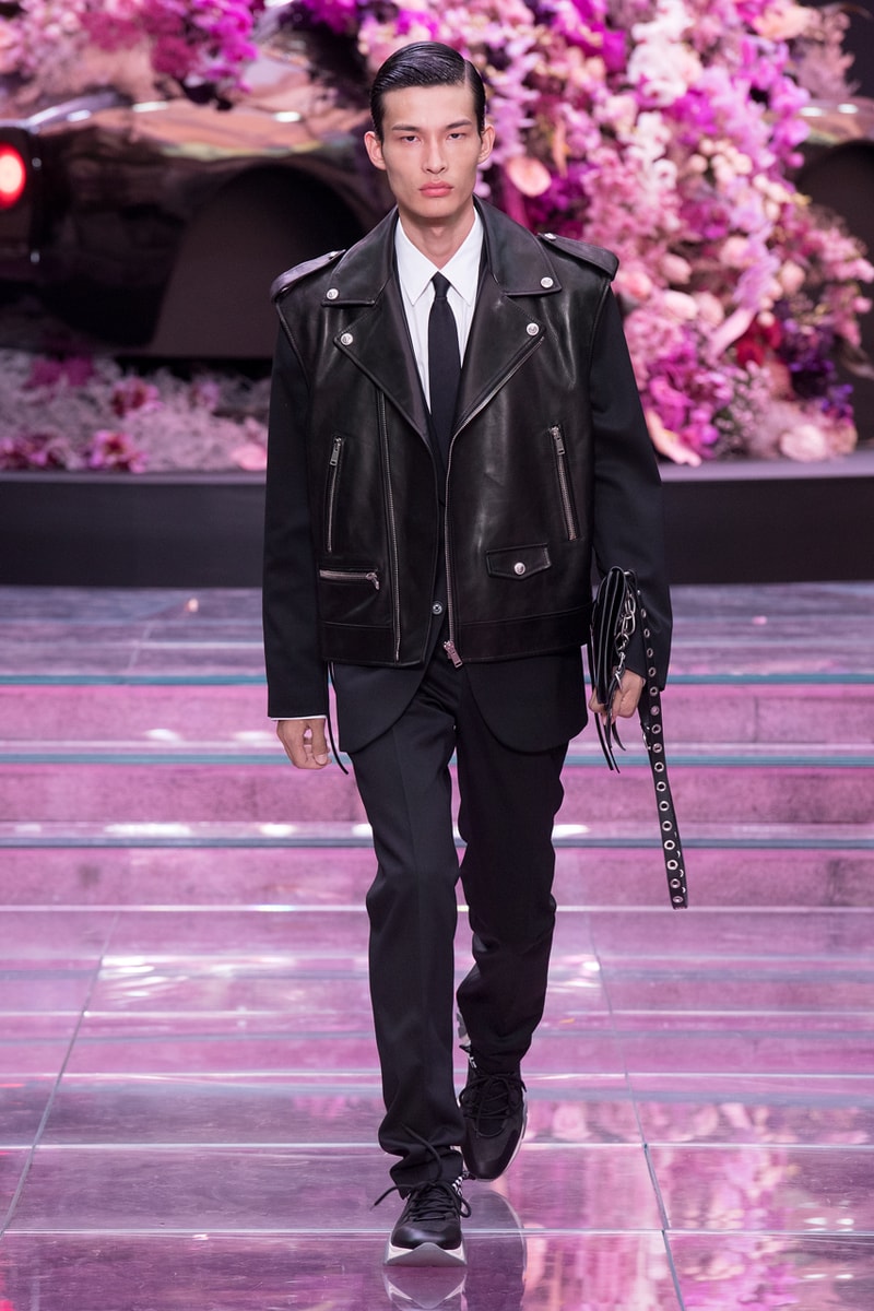 versace mens spring summer 2020 fashion runway show milan fashion week 