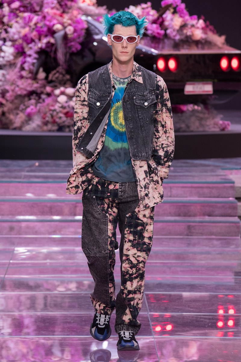 Versace SS20: Neon and Punk influences during Milan Fashion Week. —