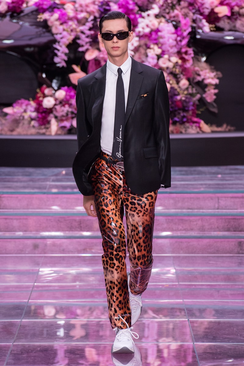 versace mens spring summer 2020 fashion runway show milan fashion week 