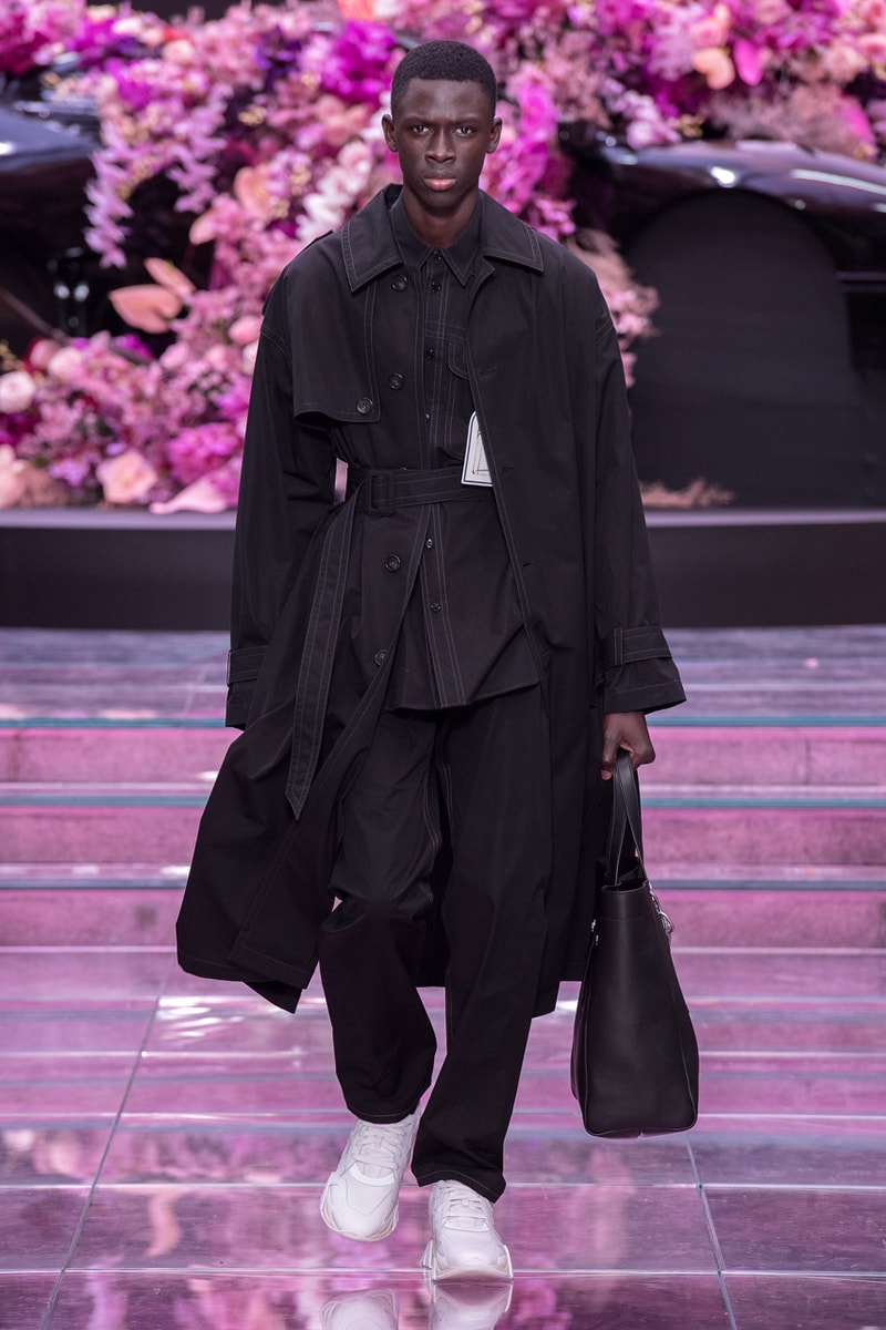 versace mens spring summer 2020 fashion runway show milan fashion week 