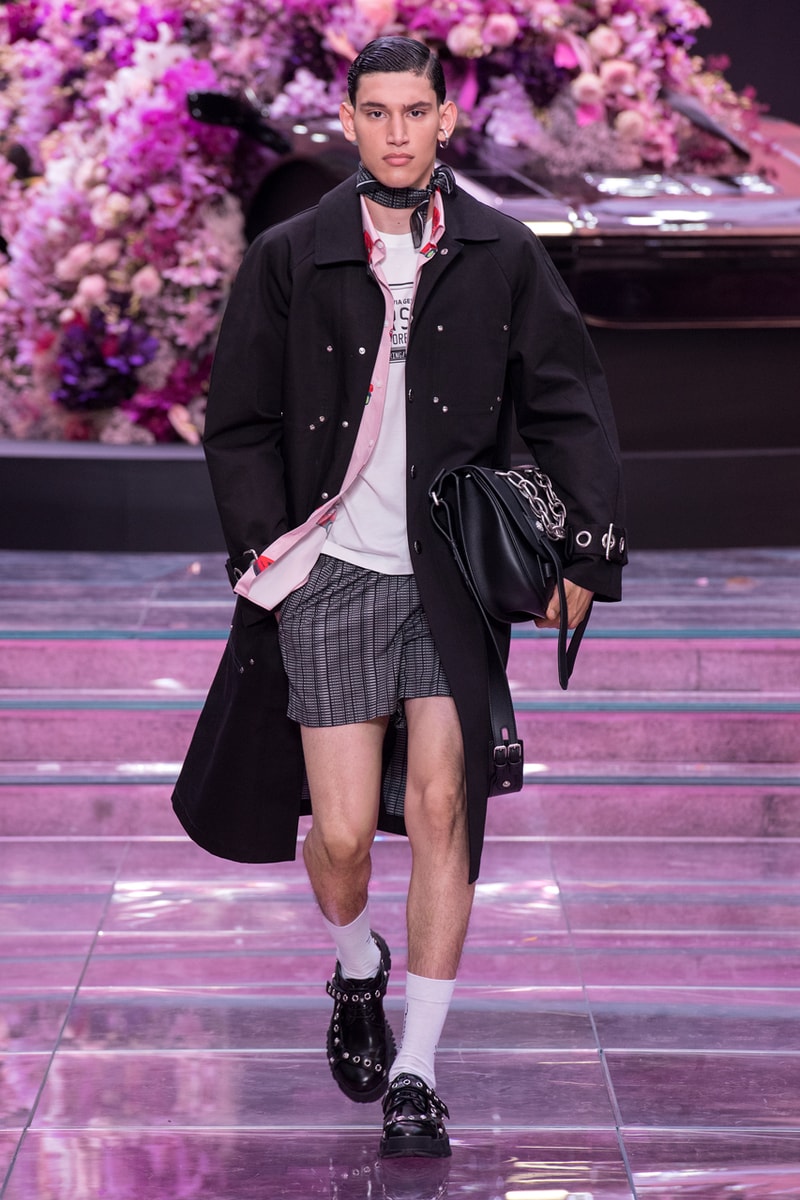 versace mens spring summer 2020 fashion runway show milan fashion week 