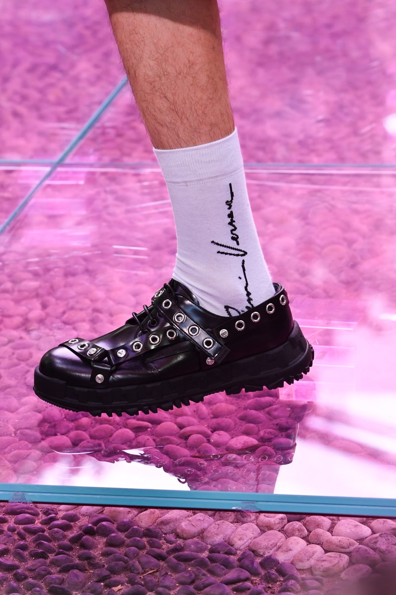 versace mens spring summer 2020 fashion runway show milan fashion week 