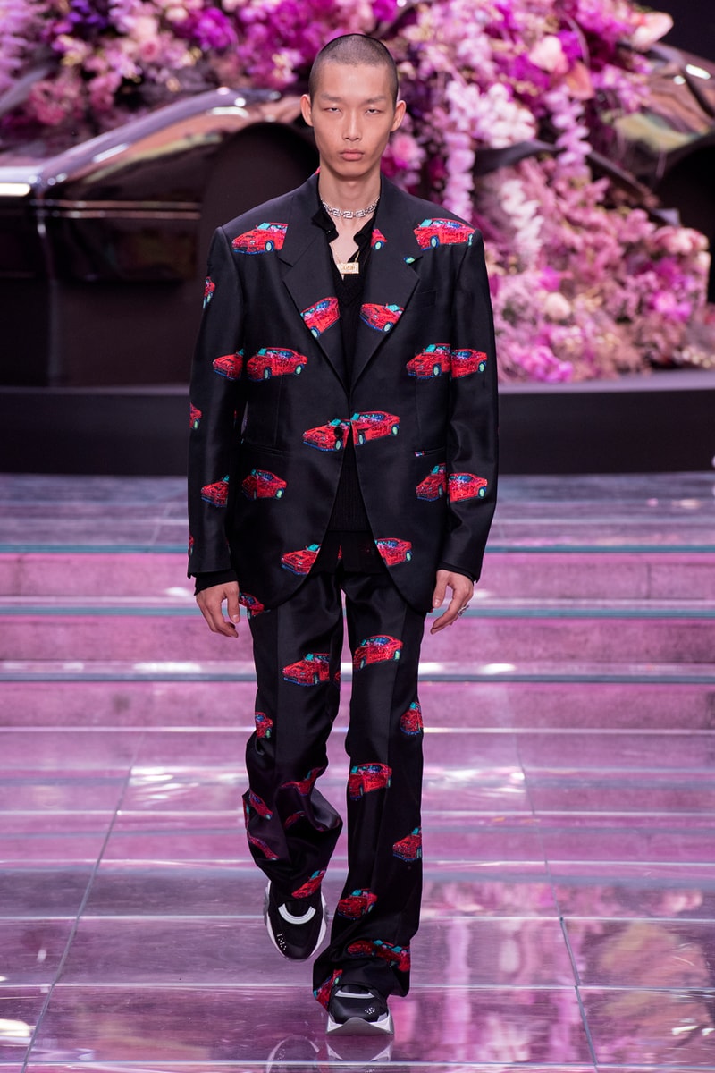versace mens spring summer 2020 fashion runway show milan fashion week 