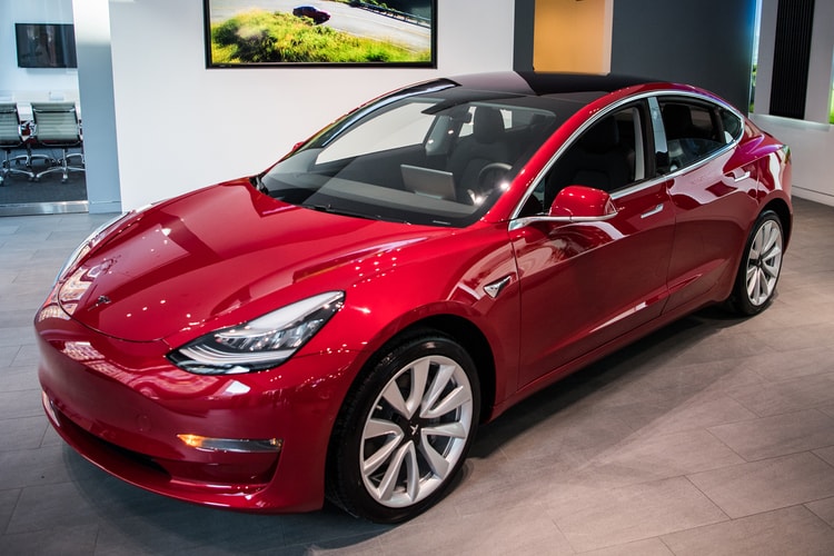 YouTuber Simone Giertz Transformed Her Tesla Into a Pickup Truck "TRUCKLA"