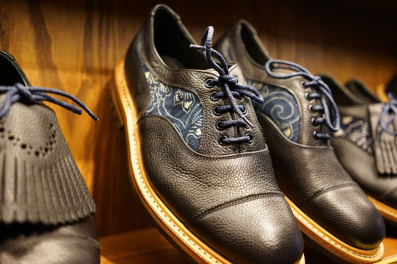 Simple Union x Flying Hawk Studio x Tricker's Oxford custom shoes indigo artwork Japanese traditional navy leather england