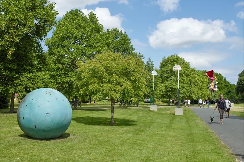 frieze sculpture london artworks sculptures artists tom sachs tracey emin robert indiana vik muniz jaume plensa