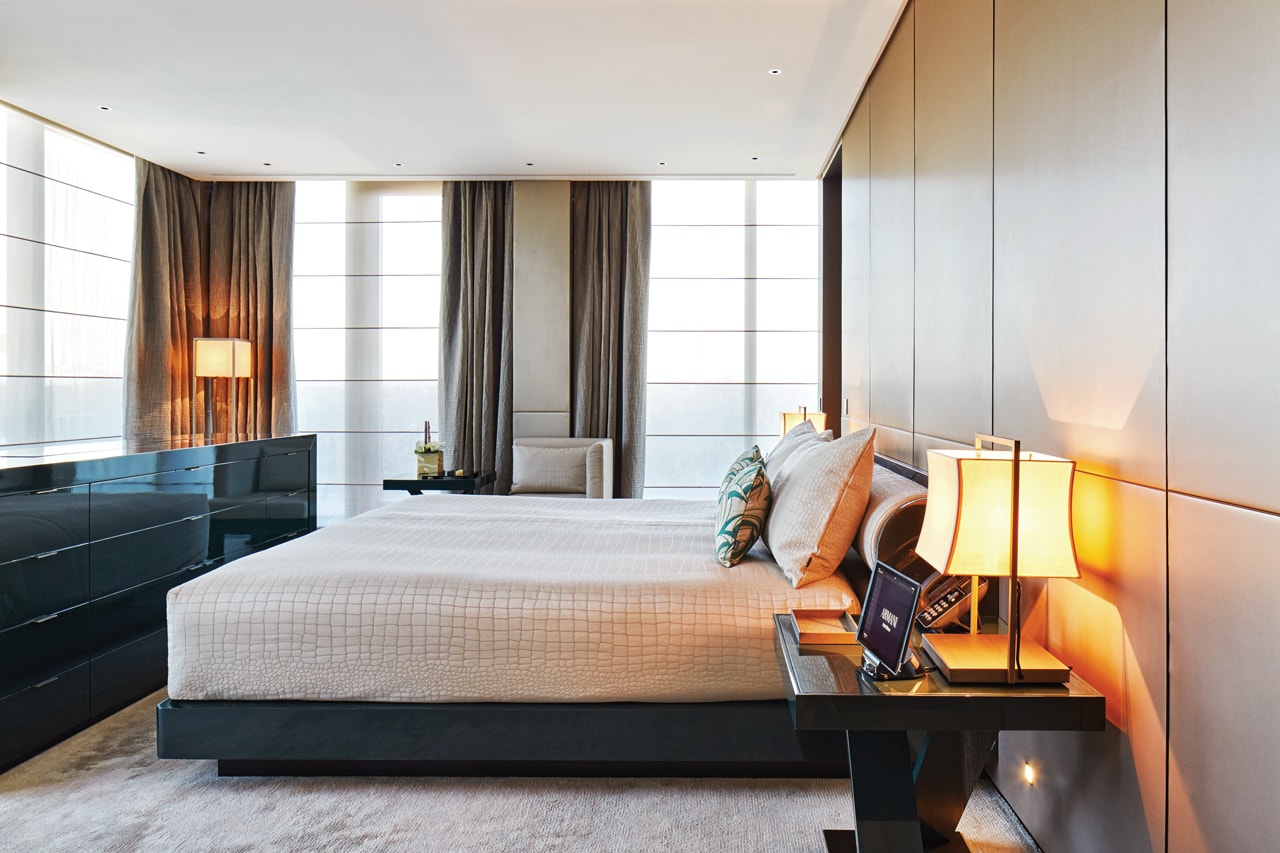 hotels rooms suites created designed by fashion designers brands lvmh cheval blanc randelhi palazzo versace dubai armani hotel milano round hill hotel jamaica ralph lauren uxua wilbert das diesel creative director 