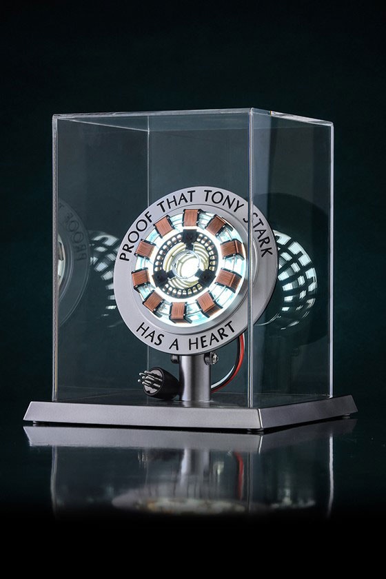 "Proof That Tony Stark Has a Heart" Arc Reactor Hot Toys Iron Man marvel cinematic universe robert downey jr toys figures collectibles collectables 