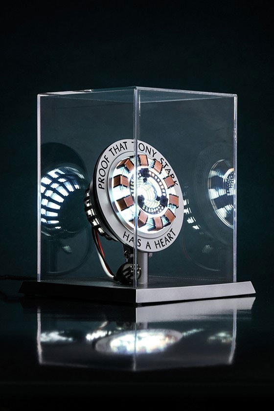 "Proof That Tony Stark Has a Heart" Arc Reactor Hot Toys Iron Man marvel cinematic universe robert downey jr toys figures collectibles collectables 