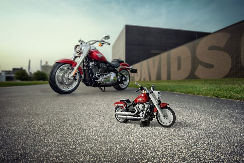 LEGO creator Immortalizes Harley-Davidson's Fat Boy lego creator building blocks motorcycles red black bricks