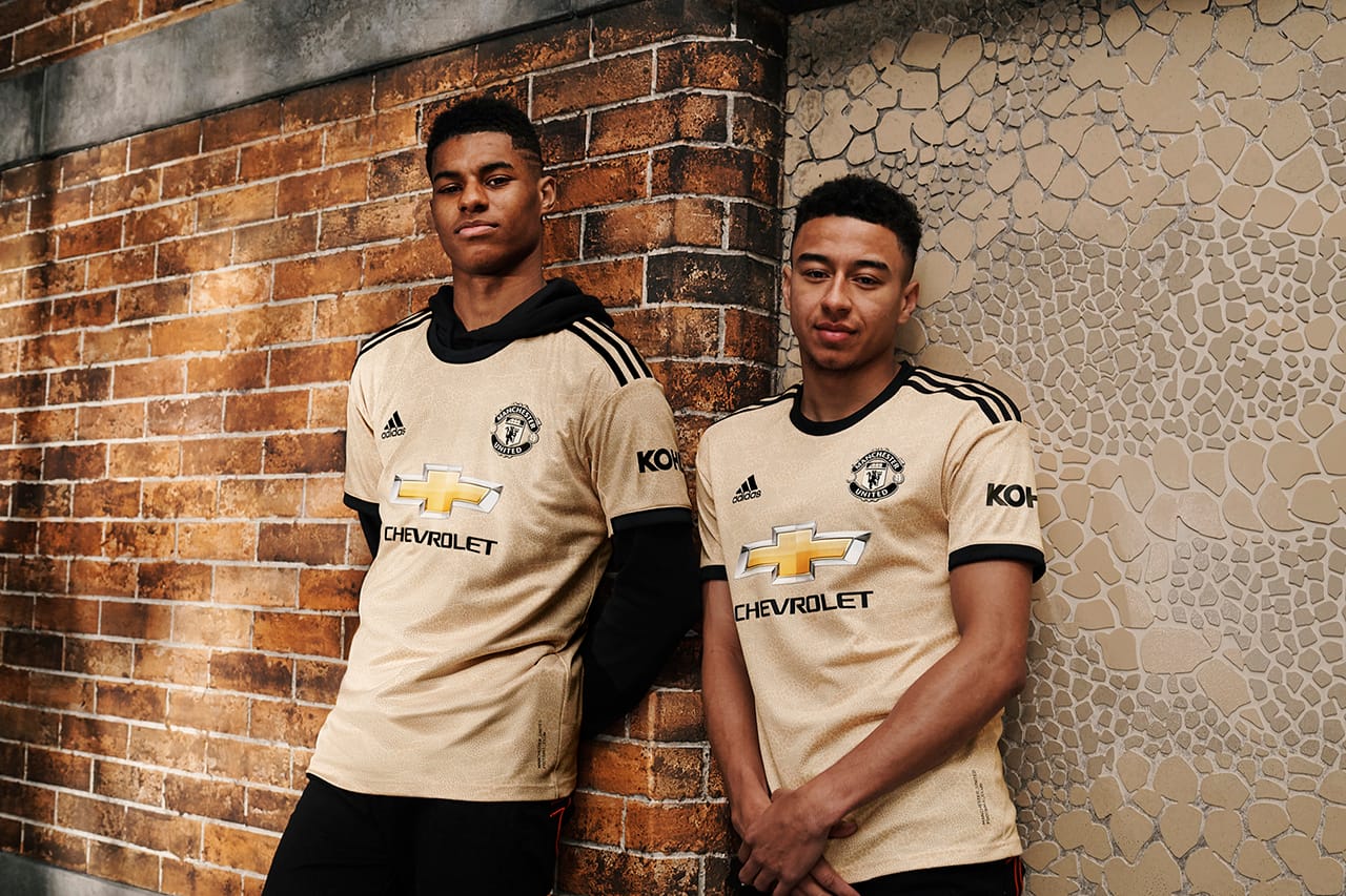 gold manchester united jersey