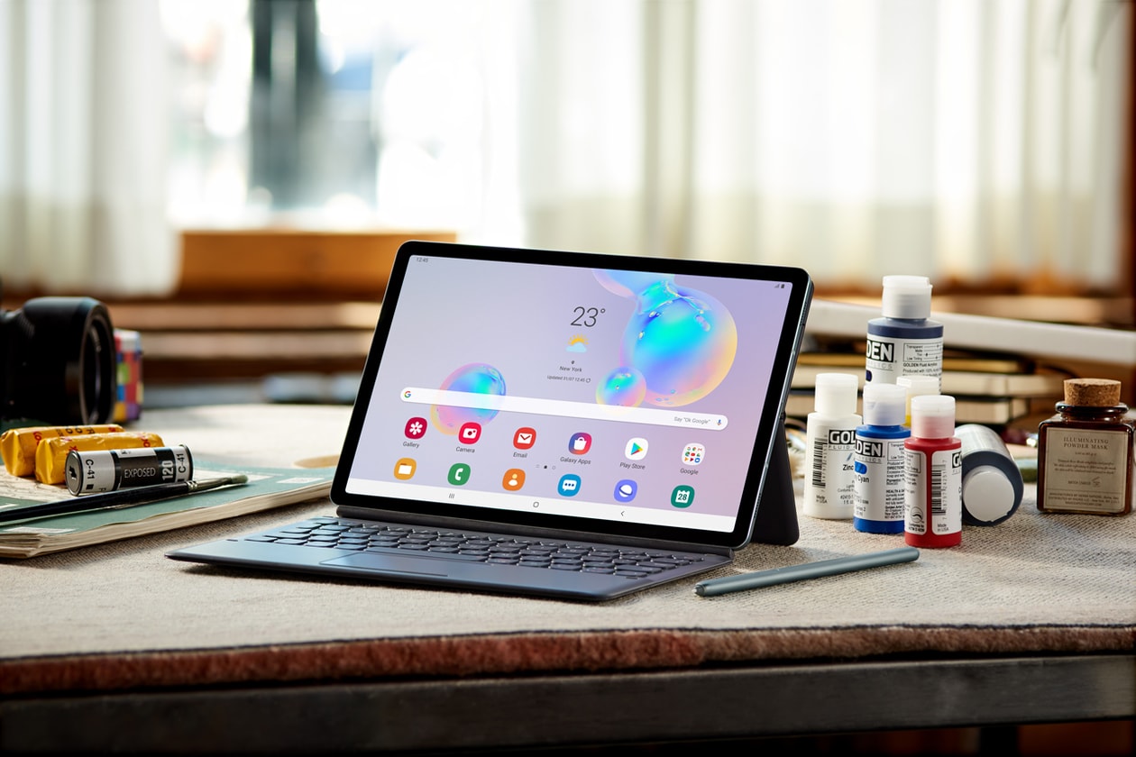 Coco Capitán Shows Off the Samsung Galaxy Tab S6 tablet dex mountain gray cloud blue book cover keyboard free angle stand s pen