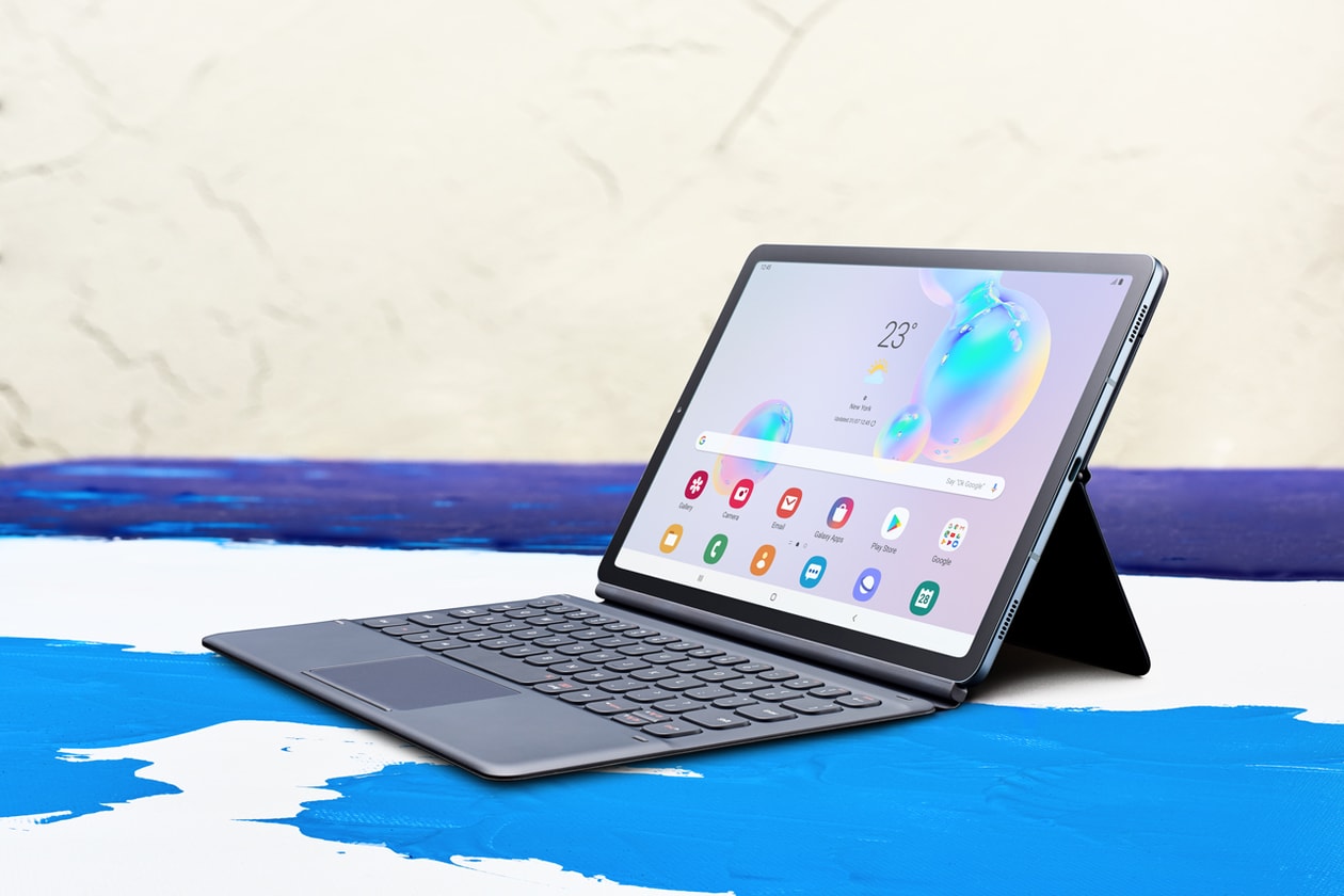 Coco Capitán Shows Off the Samsung Galaxy Tab S6 tablet dex mountain gray cloud blue book cover keyboard free angle stand s pen