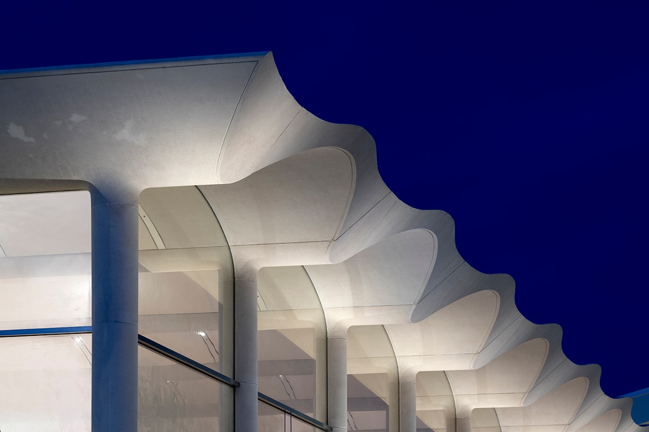 Look Inside Apple Wavy Aventura Store Miami Architecture Foster + Partners