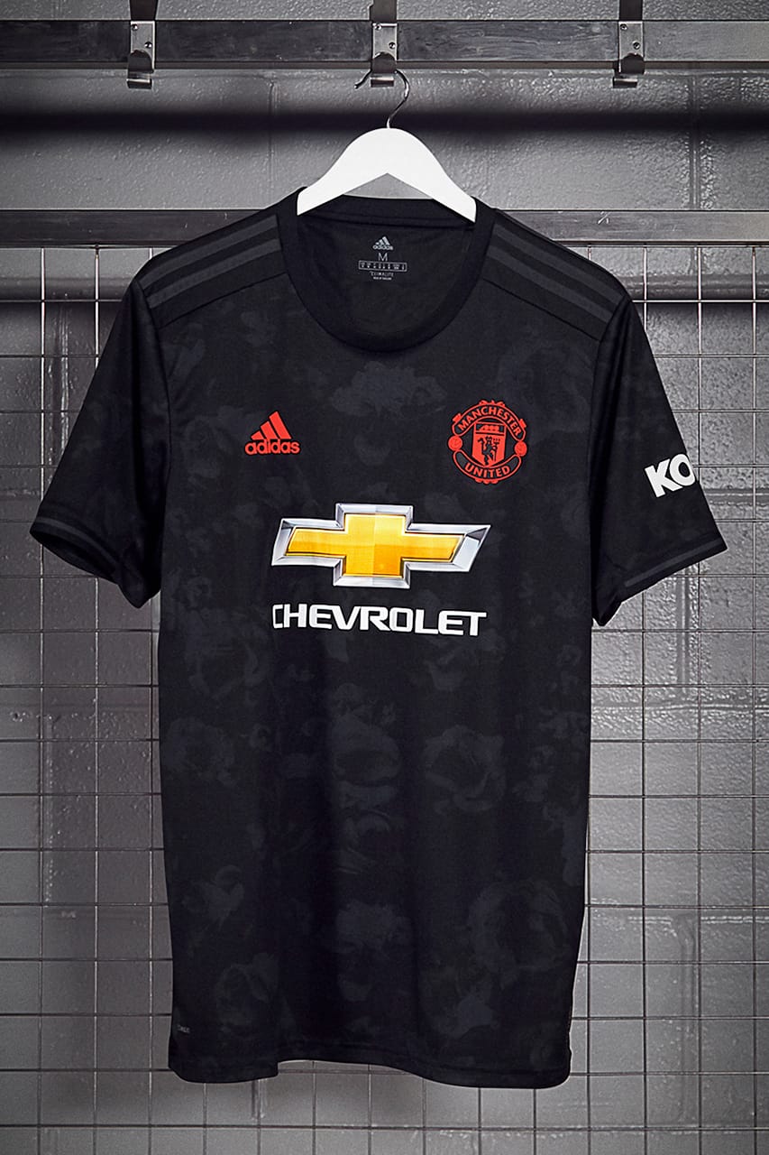 manchester united first kit