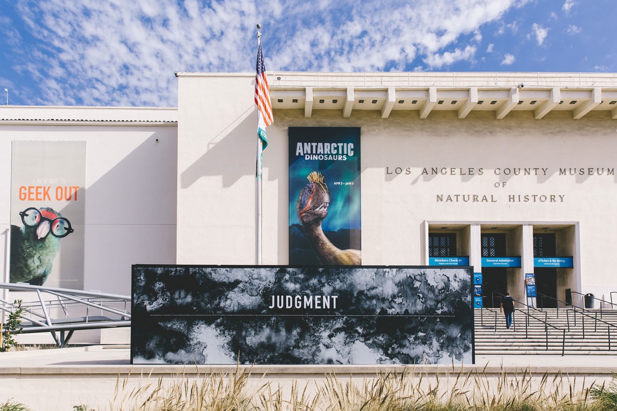 Annenberg Space for Photography walls defend divide divine los angeles musuem  