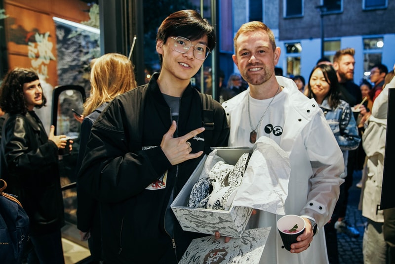 ANTA Debuts the C202/2.0 With Berlin Launch black white china art chinese traditional running athletics marathon running runner sportswear sports 
