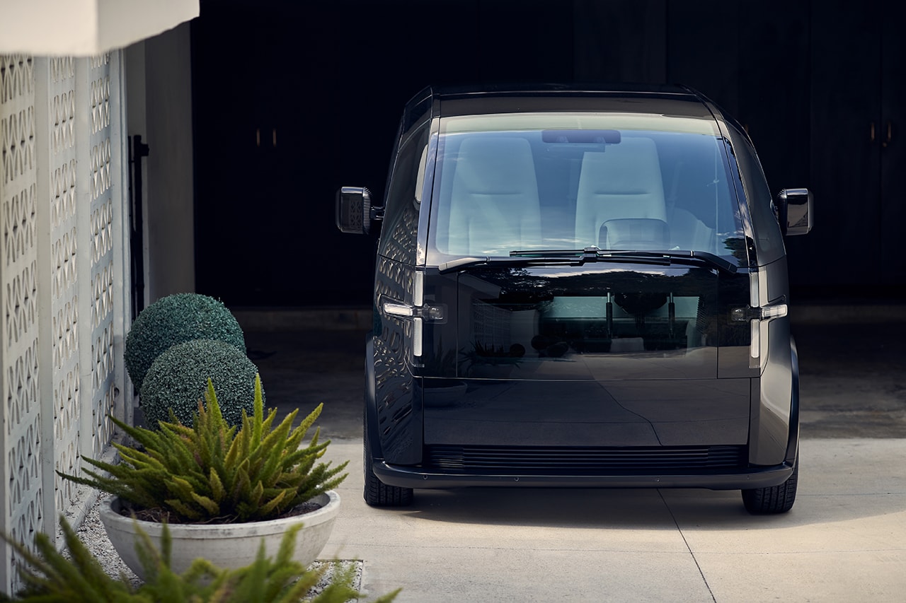 Canoo Subscription-Only EV Pods First Look BMW i3 i8 Designer Start Up Company Los Angeles HQ 80 KwH Battery 300 BHP 313 lb-ft Torque Futuristic mini microbus millennials travel electric cars driving