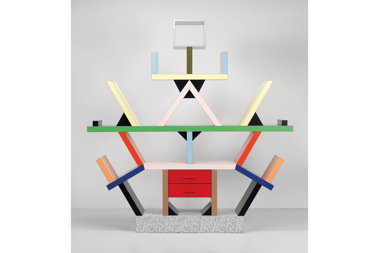 designboom 20-летний юбилей «Сокровища на ленте» Ettore Sottsass Mobili Grigi Grey Мебель Зеркало Кровать 