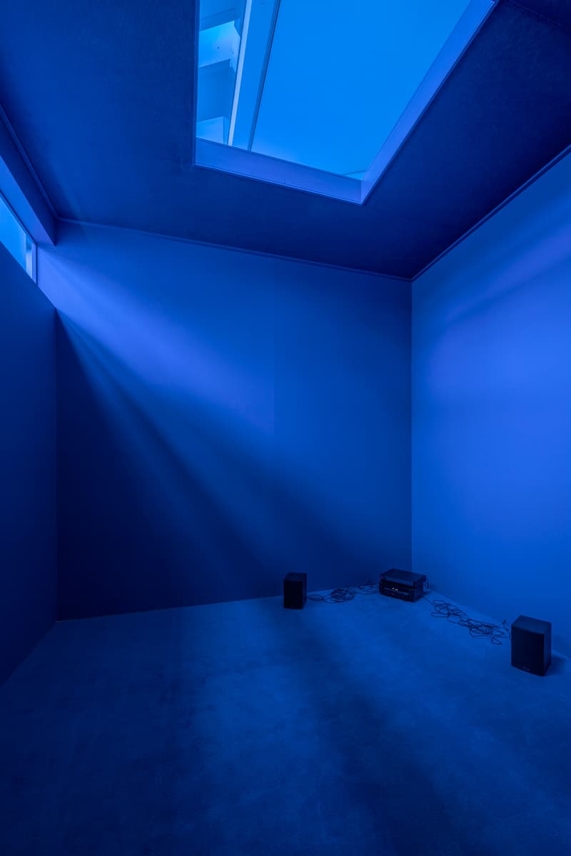 douglas gordon in my shadow exhibition video artist aros museum denmark presentation films Rufus Wainwright Philippe Parreno