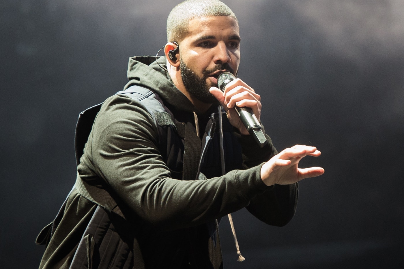 Drake Is Flying a Superfan out for a Show david jagun
