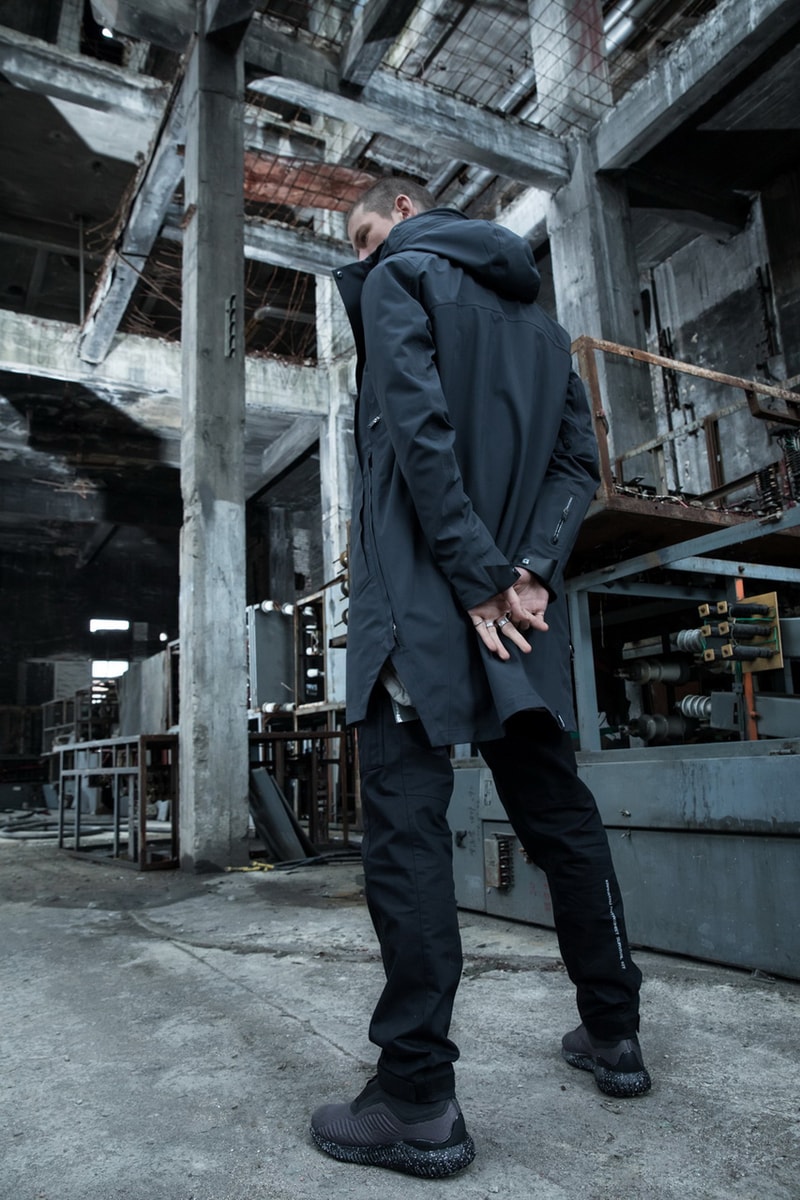 KRAKATAU Fall/Winter 2019 Collection Lookbook Jackets Parkas Coats Graphene Technology Black Green Purple Yellow Brown Camouflage 