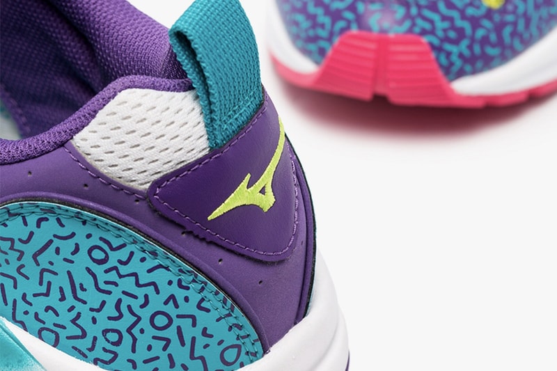 White Wave Rider Fresh 90 Low Top Sneakers d1ga1933 purple turquoise neon red white chunky runner vintage retro design 1990 silhouette pattern