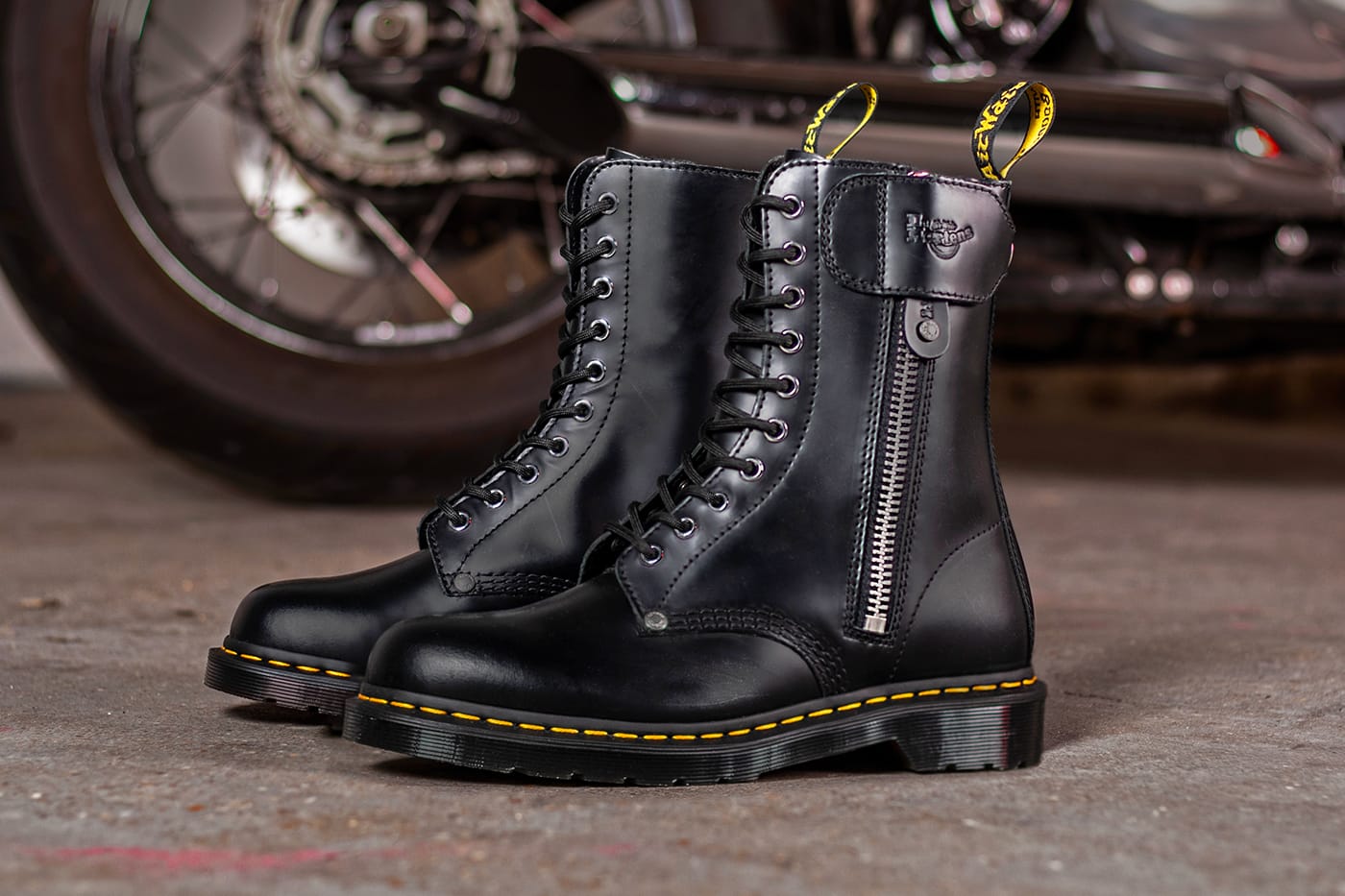 UK 9 DR MARTEN GARRICK CLASSIC MOTORCYCLE LEATHER BOOTS D30 ARMOUR