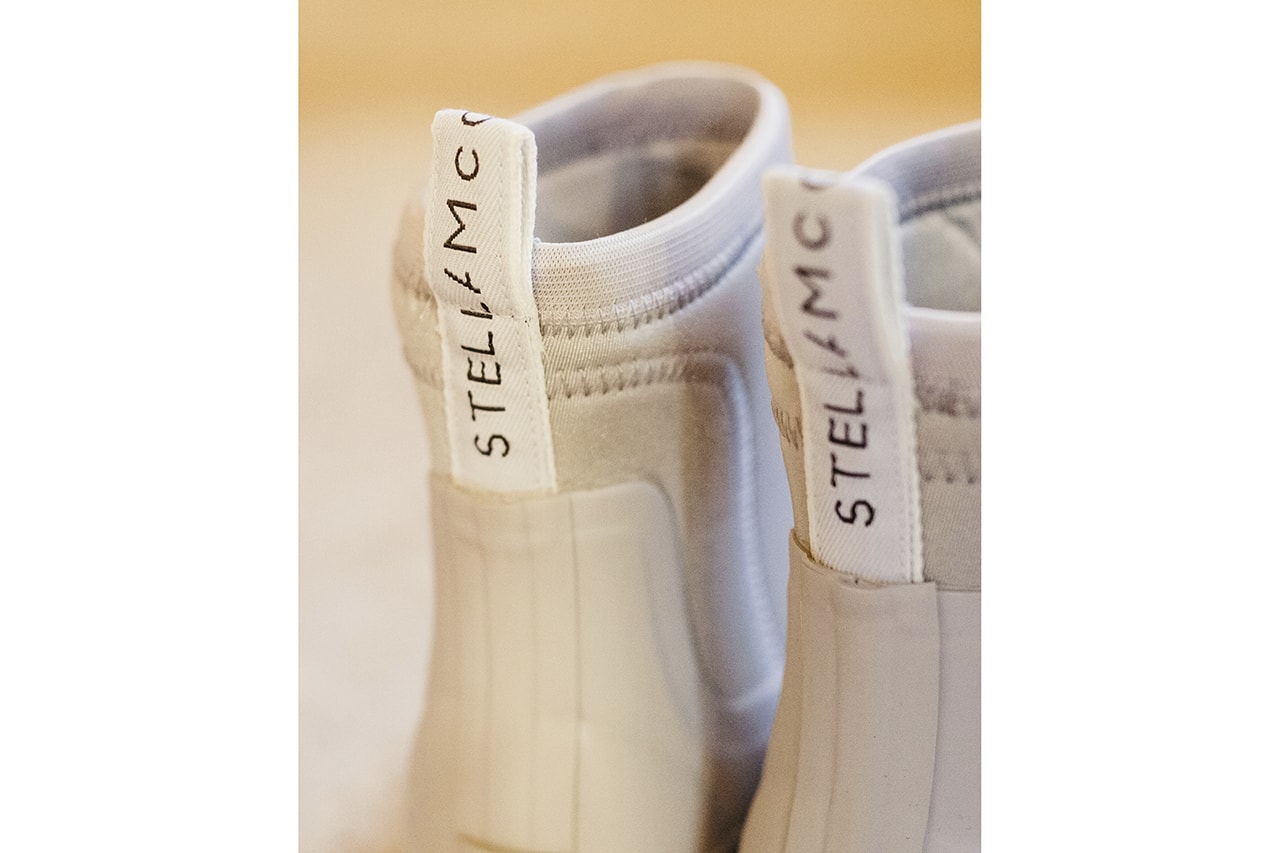 Stella McCartney x Hunter Wellington Boots Sustainable Rubber Release Information "Clatter Grey" Exclusive Colorway Footwear Collaboration Fall Winter 2019 FW19 Runway Paris Fashion Week "Black" "Olive"