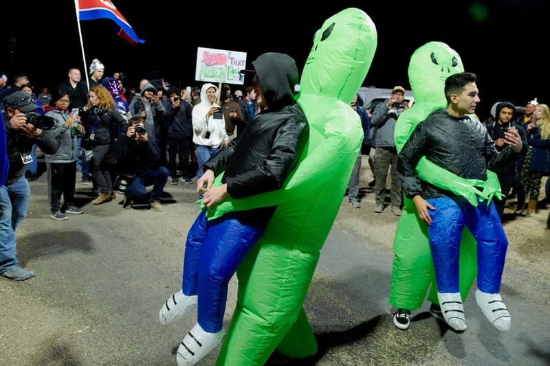 storm area 51 they cant catch us all aliens