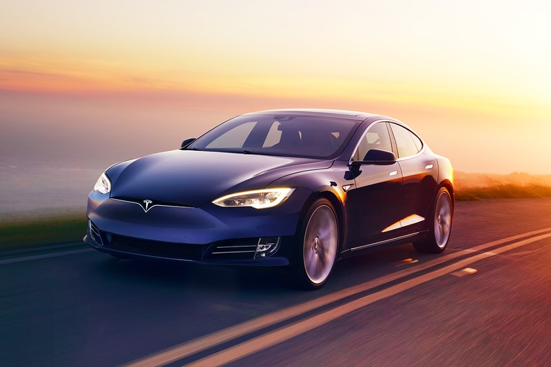 Tesla Model S Plaid Reports Porsche Taycan 20 Seconds Beats Faster Germany Nürburgring Tracks Race Time Electric Vehicle EV