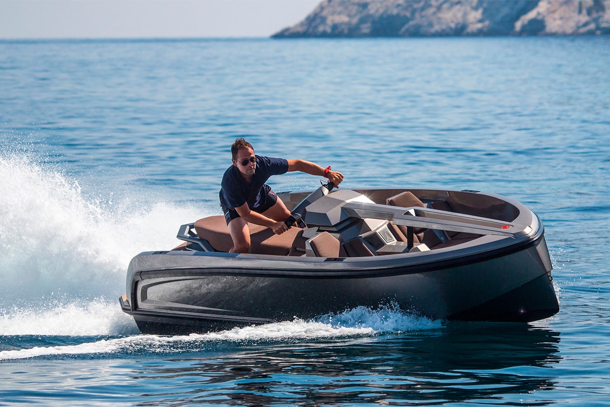 Vanquish Yachts Vanqraft VQ16 Boat Jet Ski Release speedboat luxury 200 horsepower