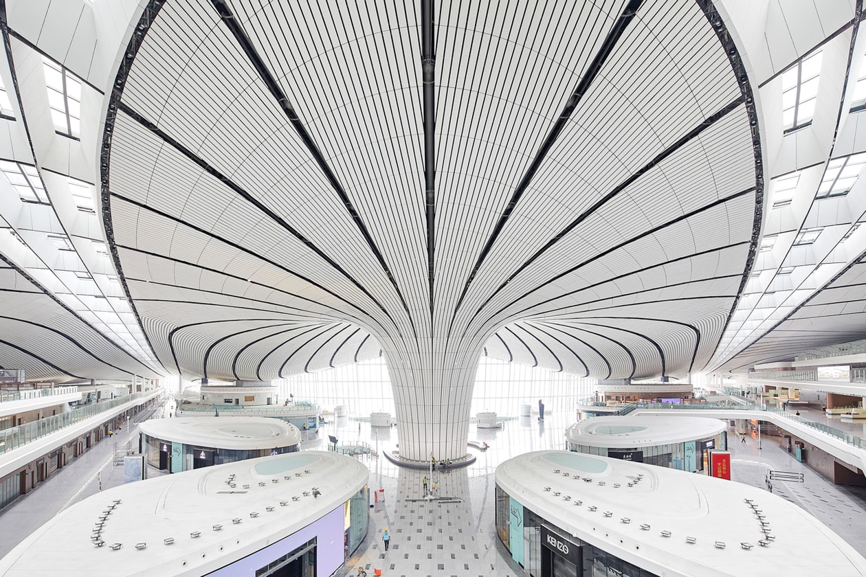 ザハ・ハディド Zaha Hadid Architects の設計した中国・北京の新空港『北京大興国際空港』が開港 zaha hadid architecture architects beijing daxing international airport ADP Ingenierie adpi starfish design china open