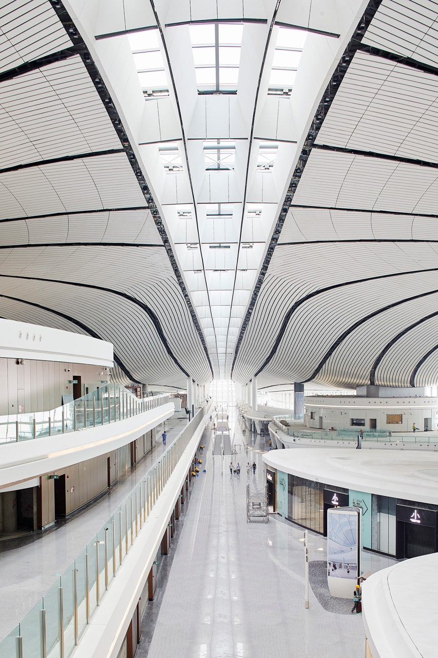 ザハ・ハディド Zaha Hadid Architects の設計した中国・北京の新空港『北京大興国際空港』が開港 zaha hadid architecture architects beijing daxing international airport ADP Ingenierie adpi starfish design china open