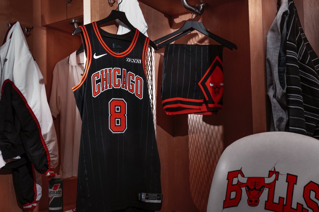 No clue we wore the pinstripe throwbacks in the 07/08 season : r/ chicagobulls